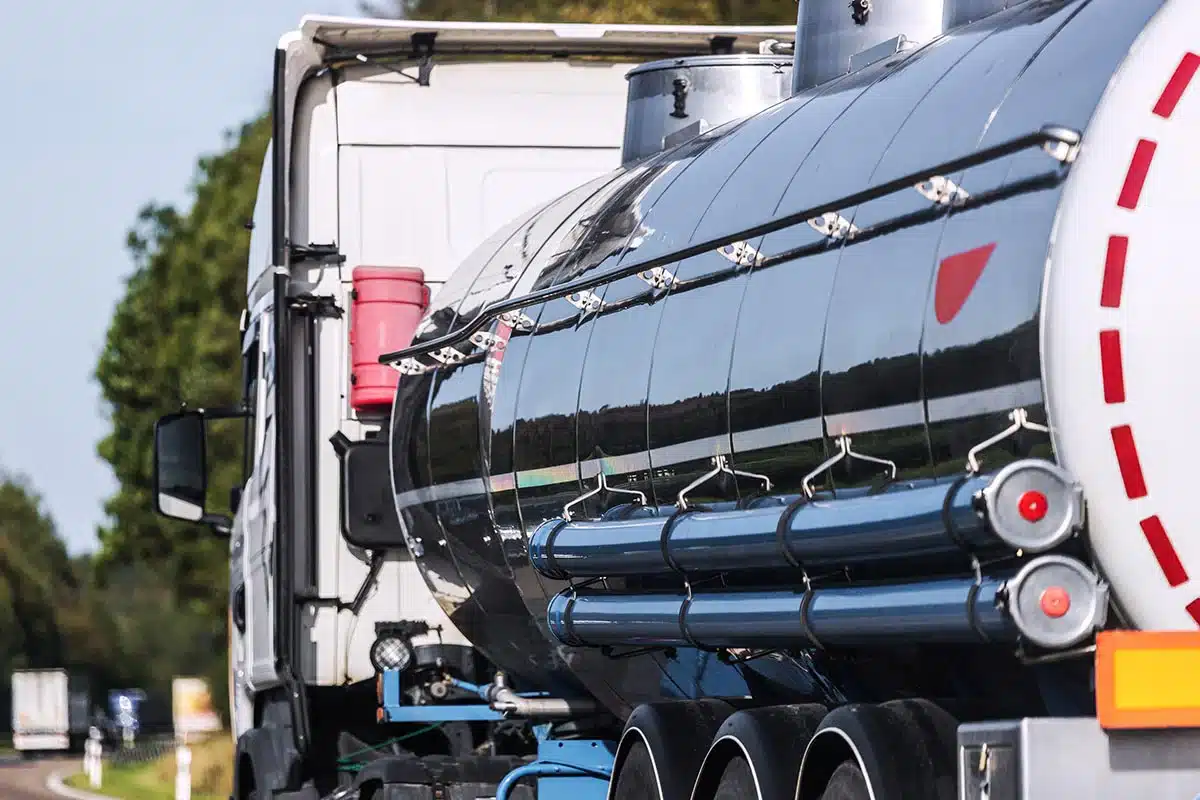 Camión distribuidor de gasoil en Valencia